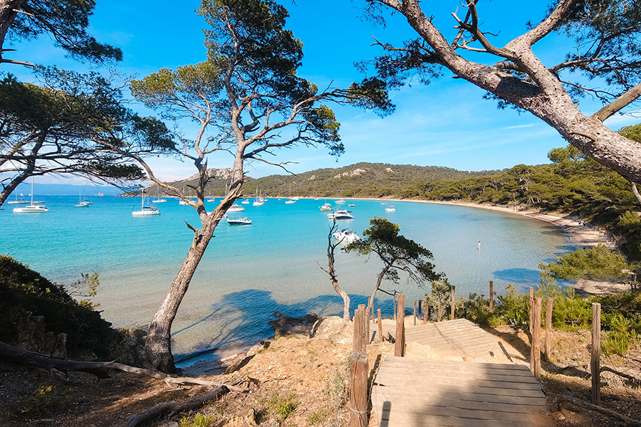 Plage de Porquerolles, escale de nos mini-croisières sur la Côte d'Azur