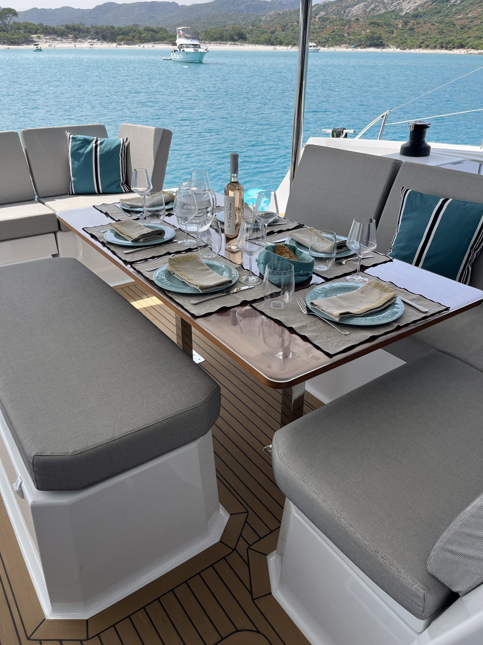 Cockpit Table Catamaran Evasion